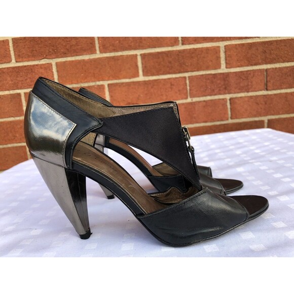 POUR LA VICTOIRE WOMEN BLACK /METALLIC LEATHER OPEN TOES HEEL SHOES US SIZE 6.5 - Picture 1 of 12